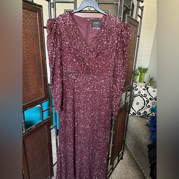 Beautiful Macduggal dress sz 12 fits 10-12 very elegant with a train, worn once - Picture 3 of 4